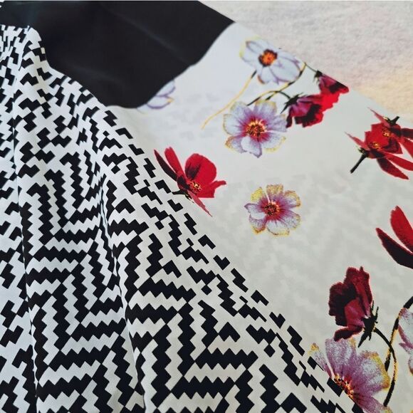 đĽ$5/$25âNwot Floral and Chevron Asymmetrical HemâSkirt - Picture 4 of 7